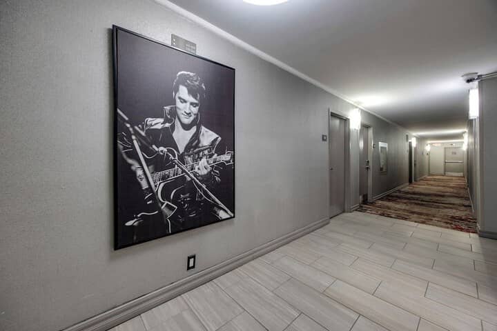 Ballroom/Hall 86 of 98
